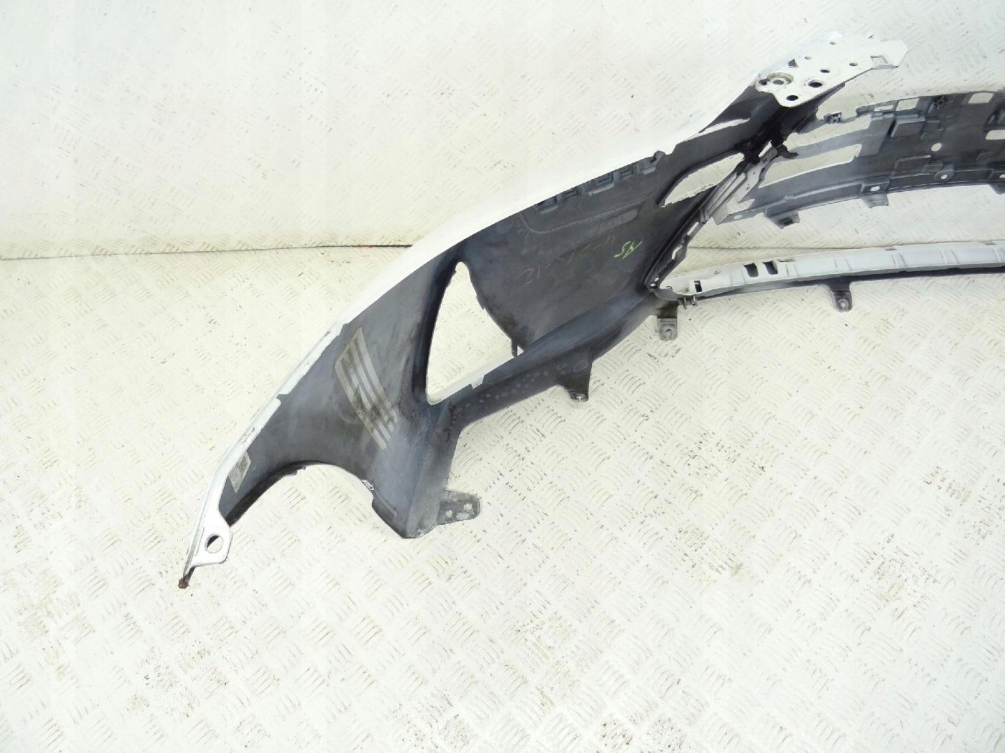 Lexus IS IS200T 300H 16- bumper front