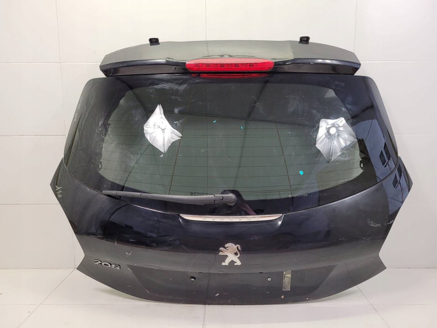 rear trunk door boot Peugeot 208 2015