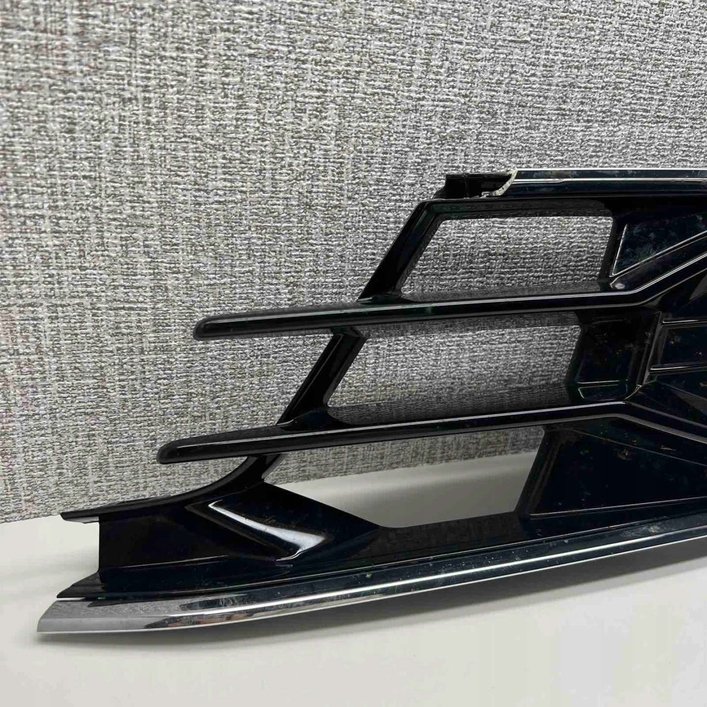 AUDI A6 C7 2014-2018 grille grid of a bumper left 4G0807681AD