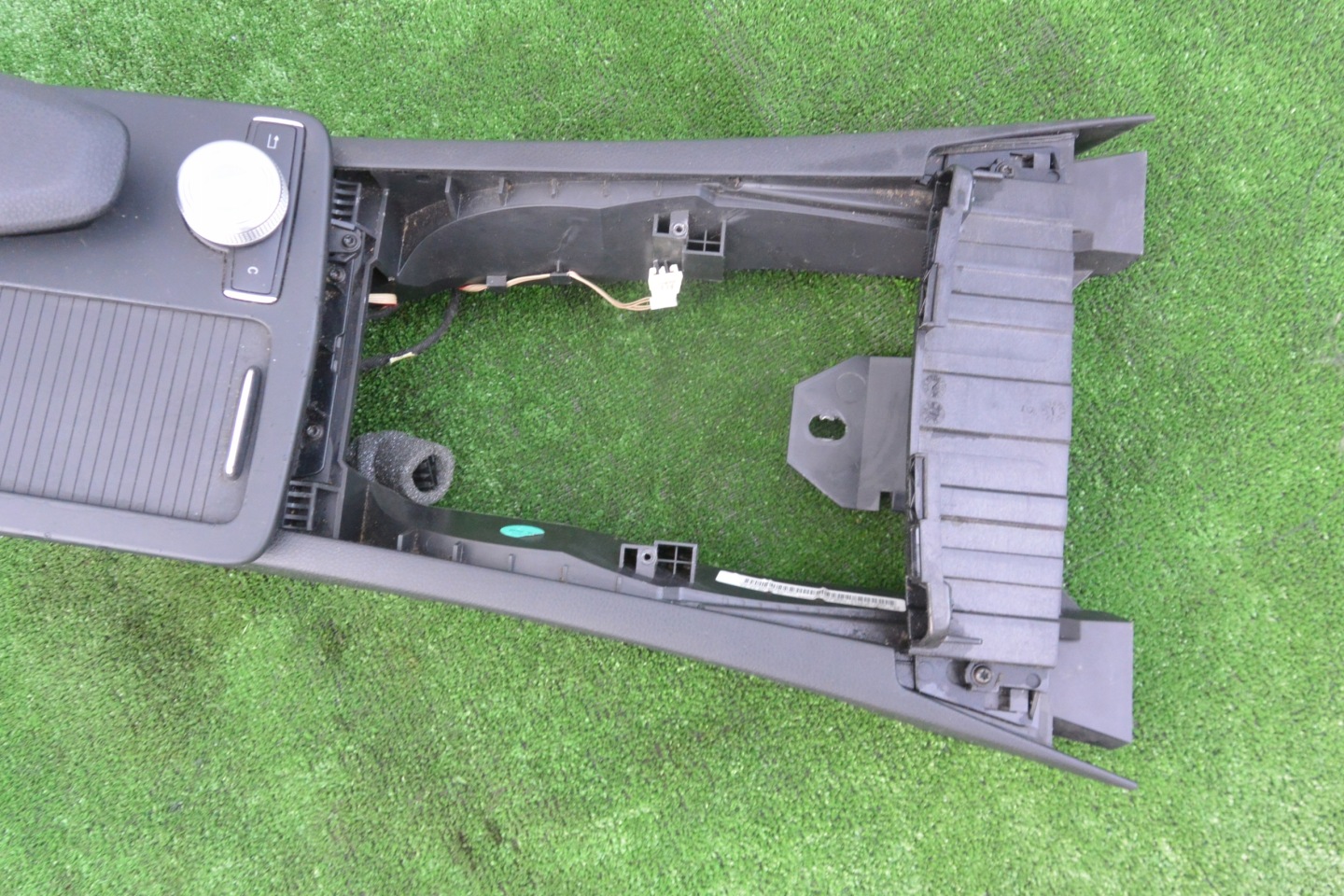 TUNEL MITTE LEDER MERCEDES C-KLASA W204