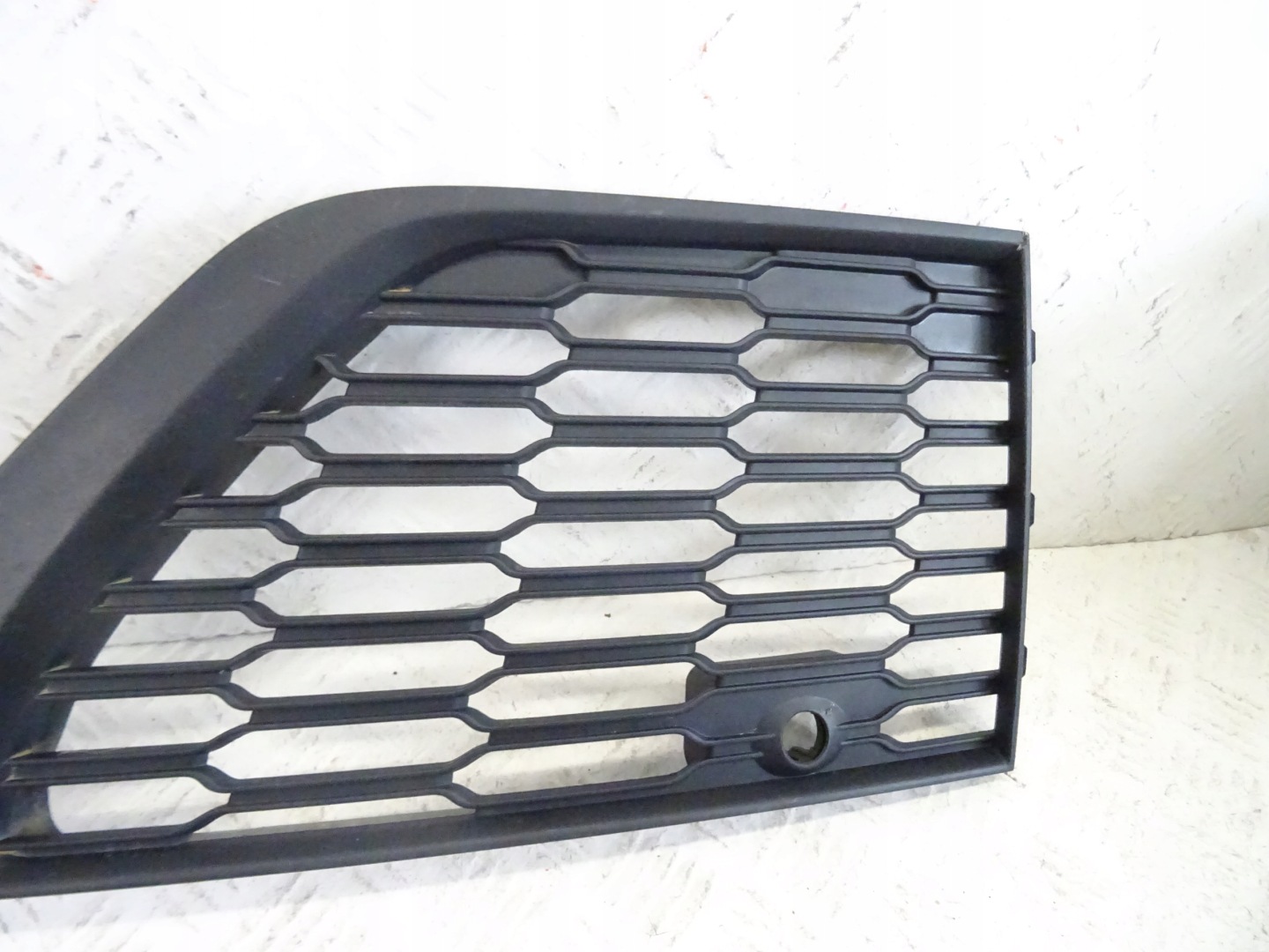 grid of a bumper front front left AUDI Q7 LIFT 4M 4M0807681AM