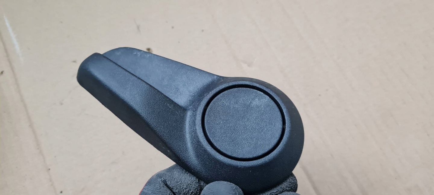 Chrysler Pacifica 2022 bracket control seat right front 5RT06TRMAA