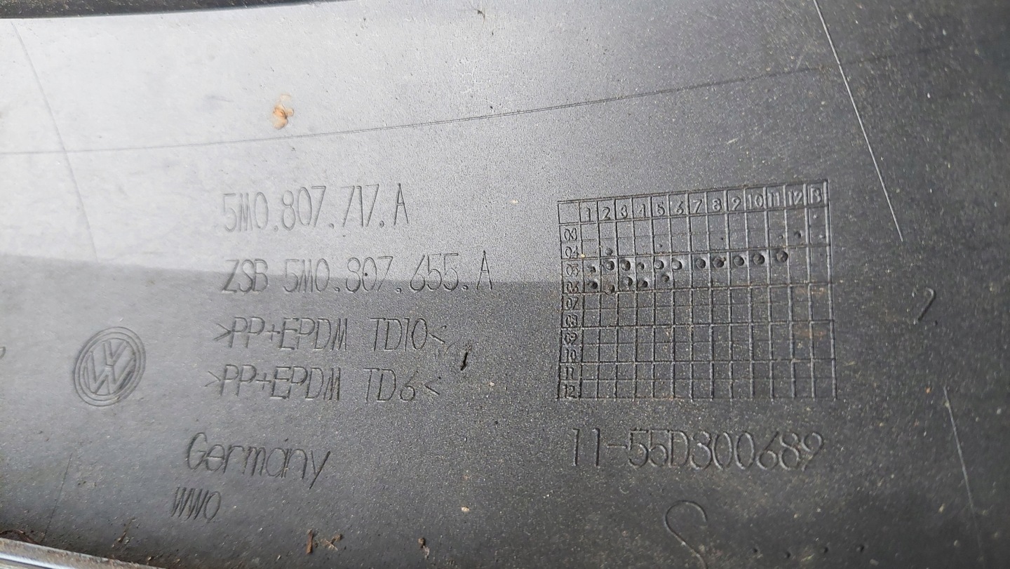 lišty předek KOMPLET VOLKSWAGEN GOLF 5 V plus 5M0807717A 5M0807718F