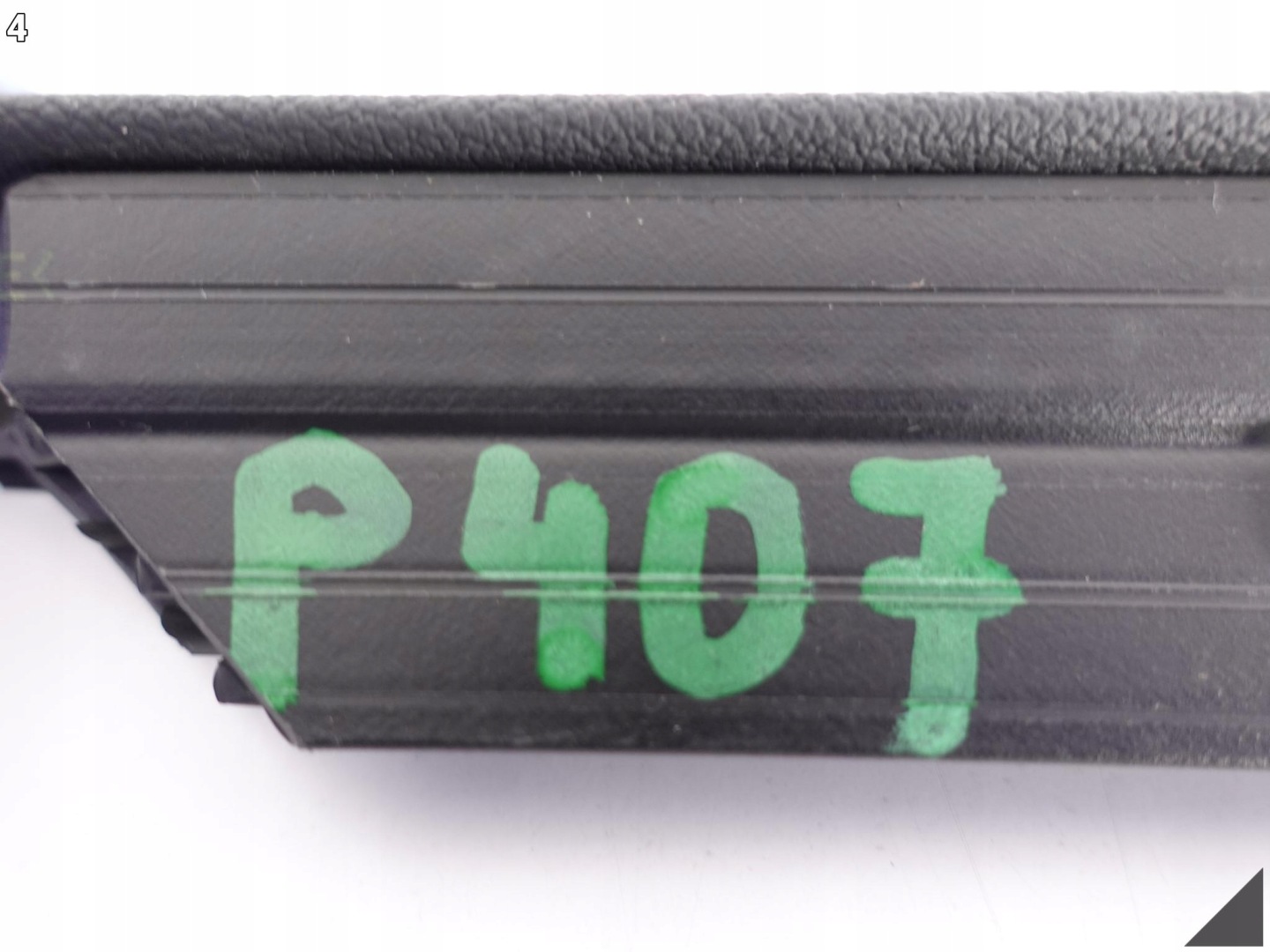 BMW 7 G11 G12 moulding door left rear part short.