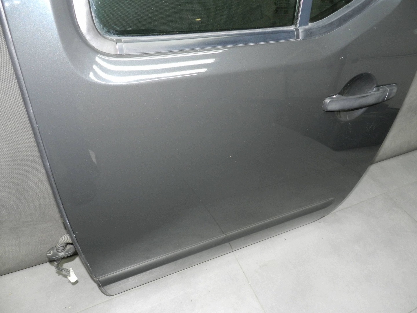 Nissan Navara d40 door left rear. complete N58826