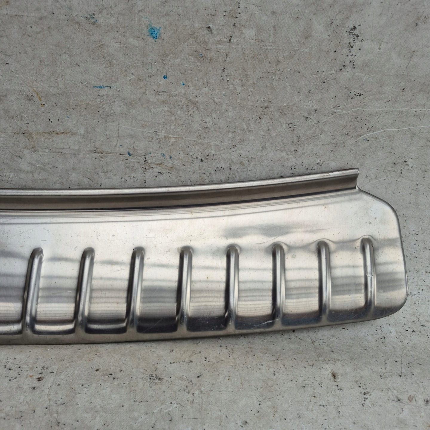 PORSCHE CAYENNE und 7L - CHROM der Stoßstange heck