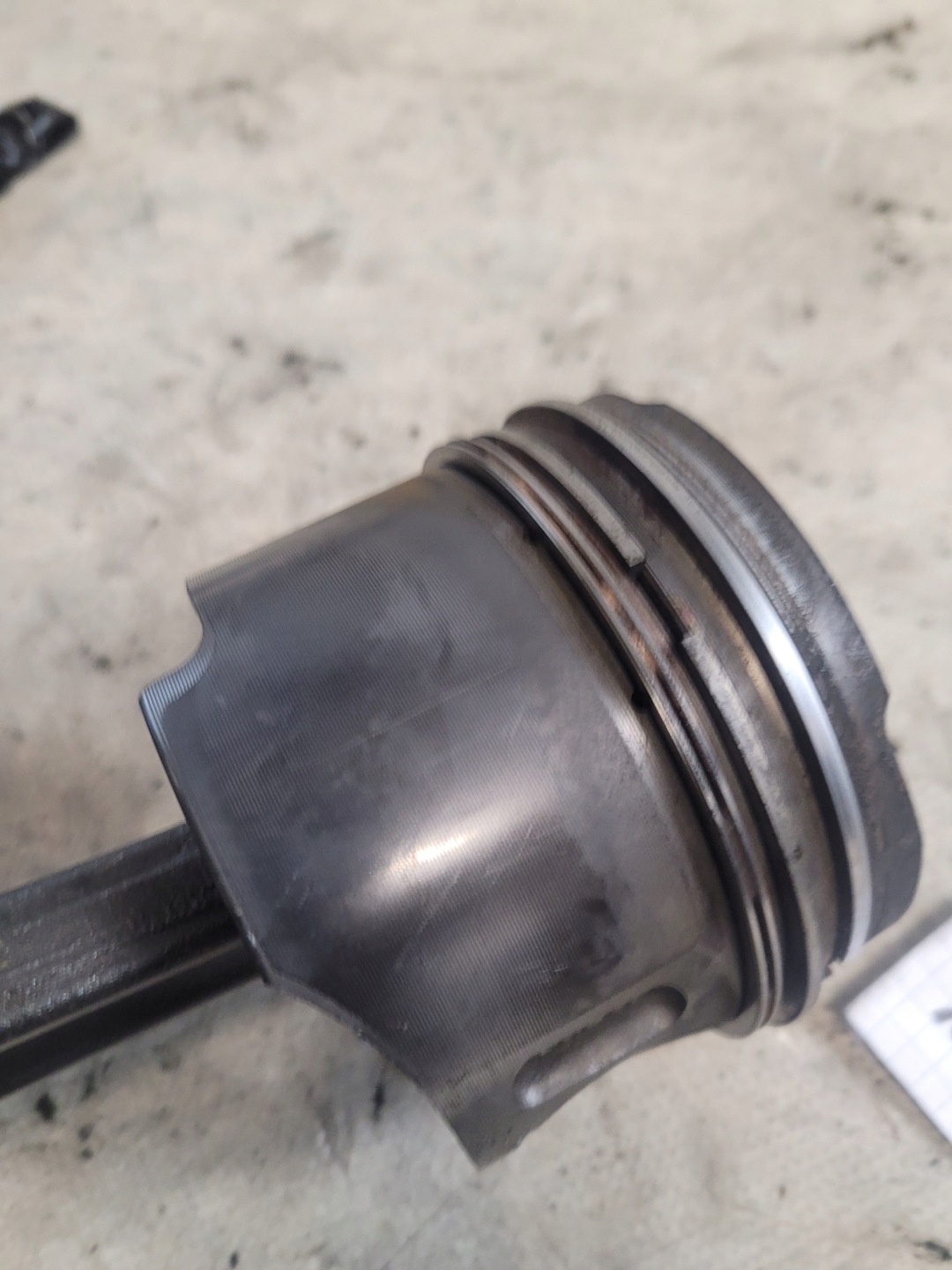 Piston 8857 + Bielle 611 MERCEDES W203 2.2CDI