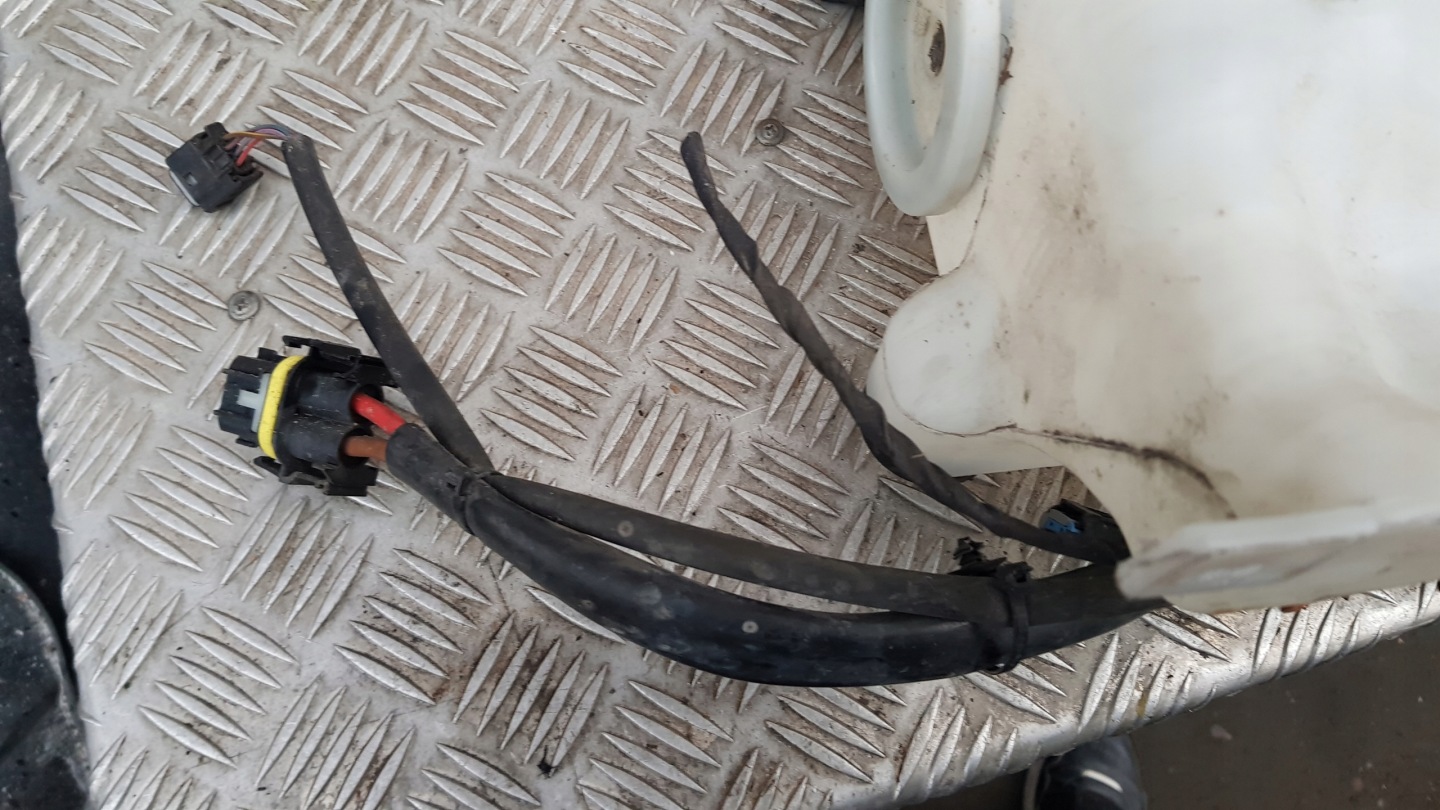 W203 washer fluid tank XENON pump