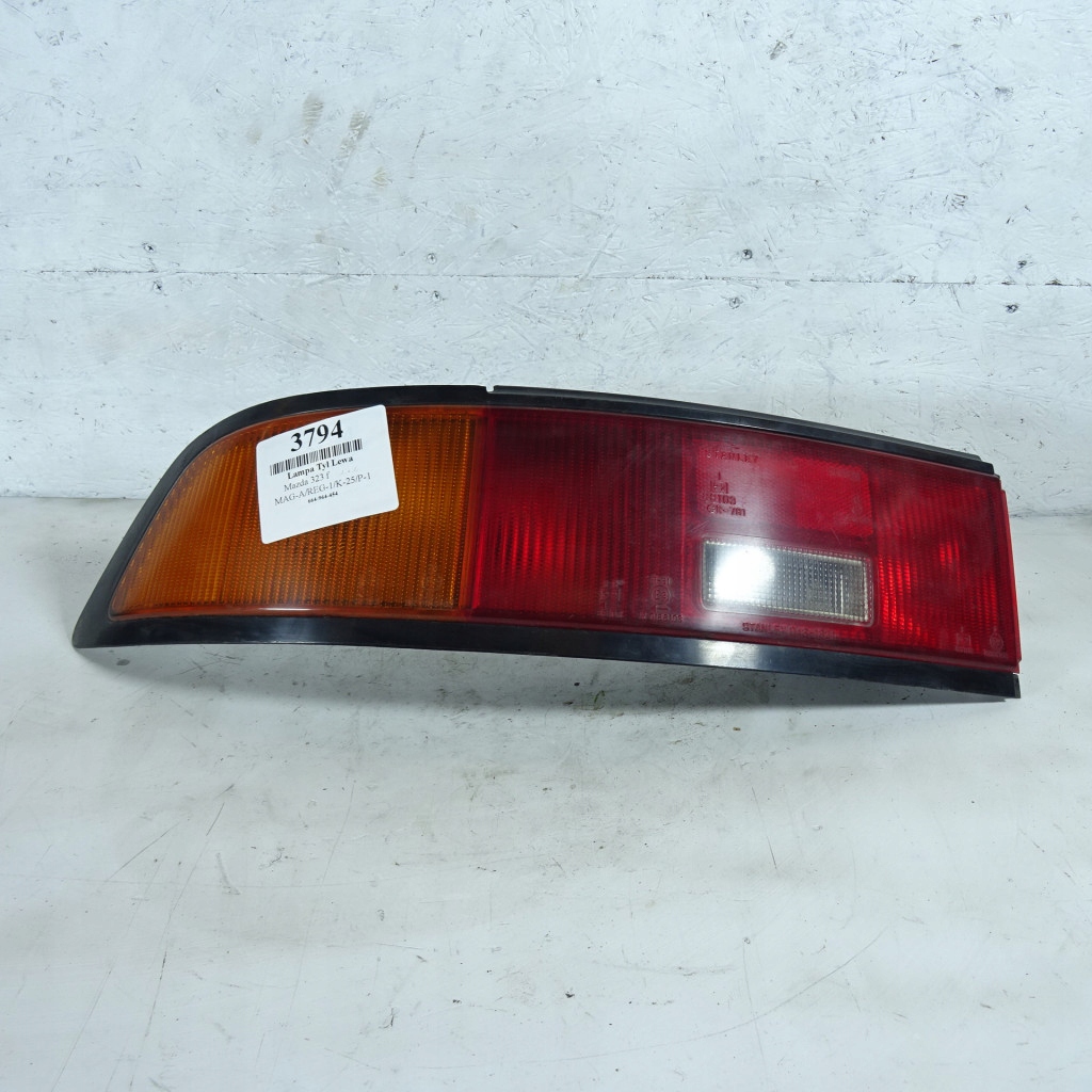 MAZDA 323F Licht heck links