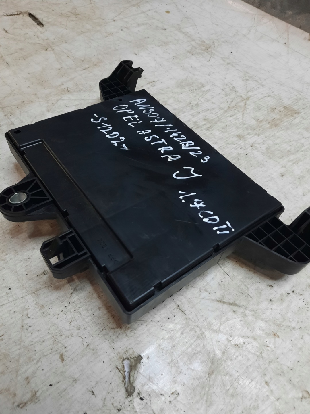 compartment module BSI OPEL ASTRA J IV 13302301