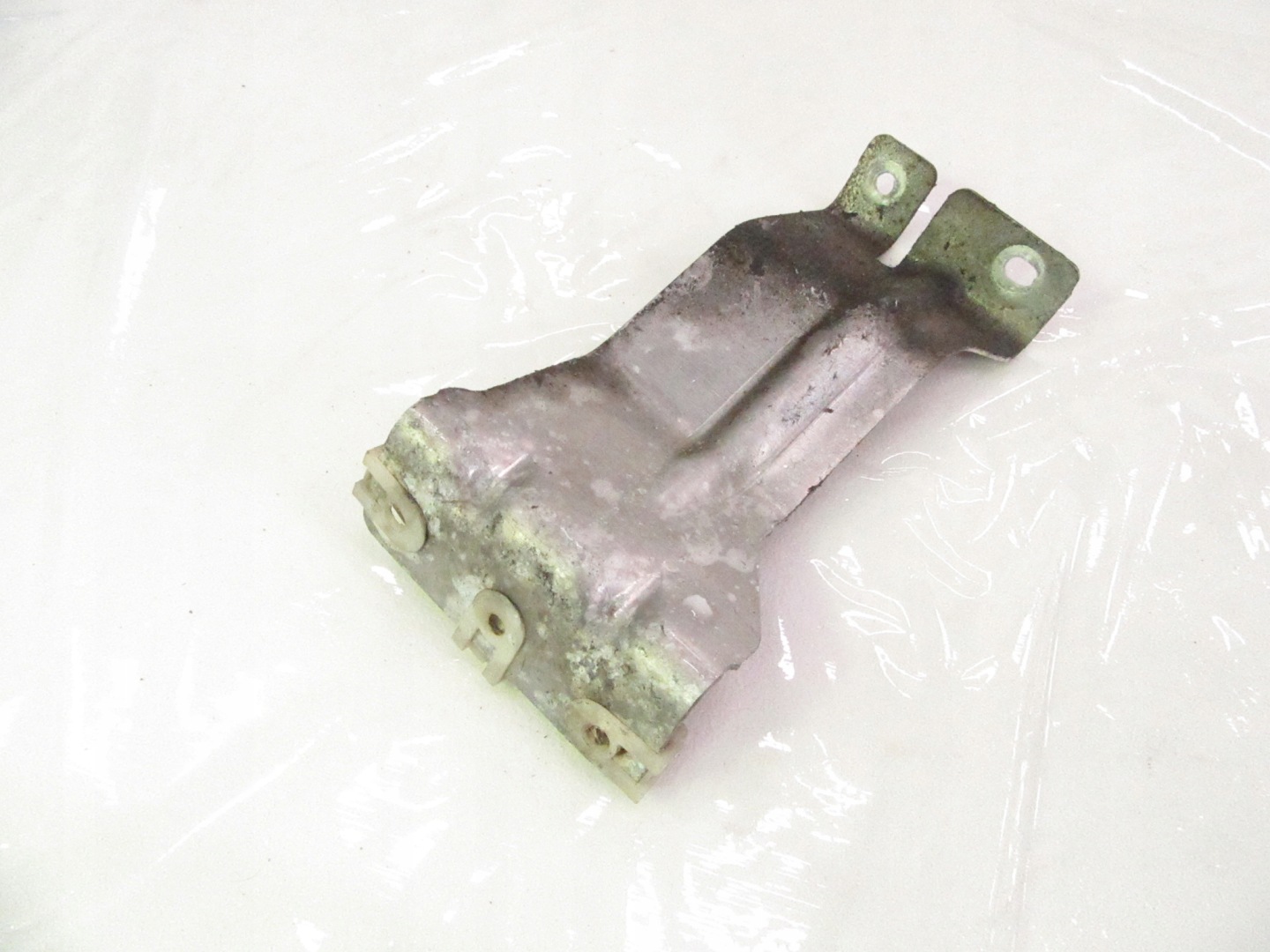 bracket covers tanks right BMW e70 F15 X5 e71 F16 X6