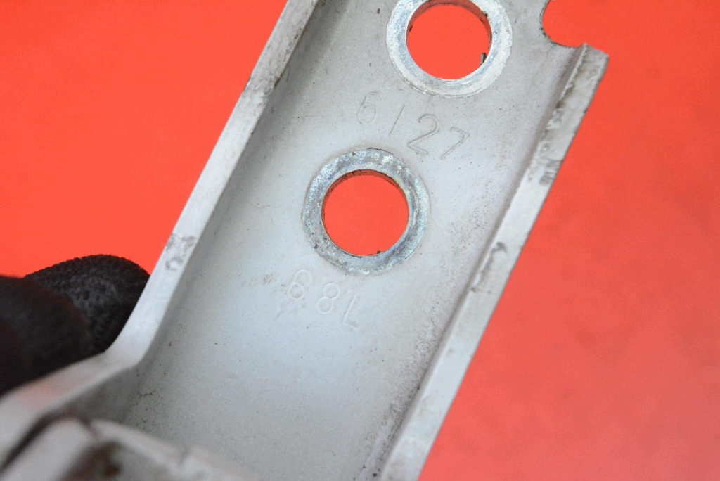 hinge hinges door right front SUZUKI VITARA 3 III LY 14-18