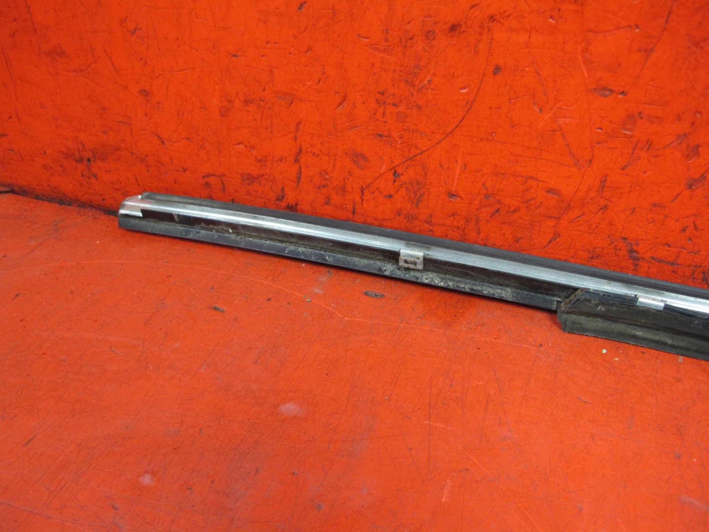 MERCEDES W220 S-KLASA moulding dust right rear part