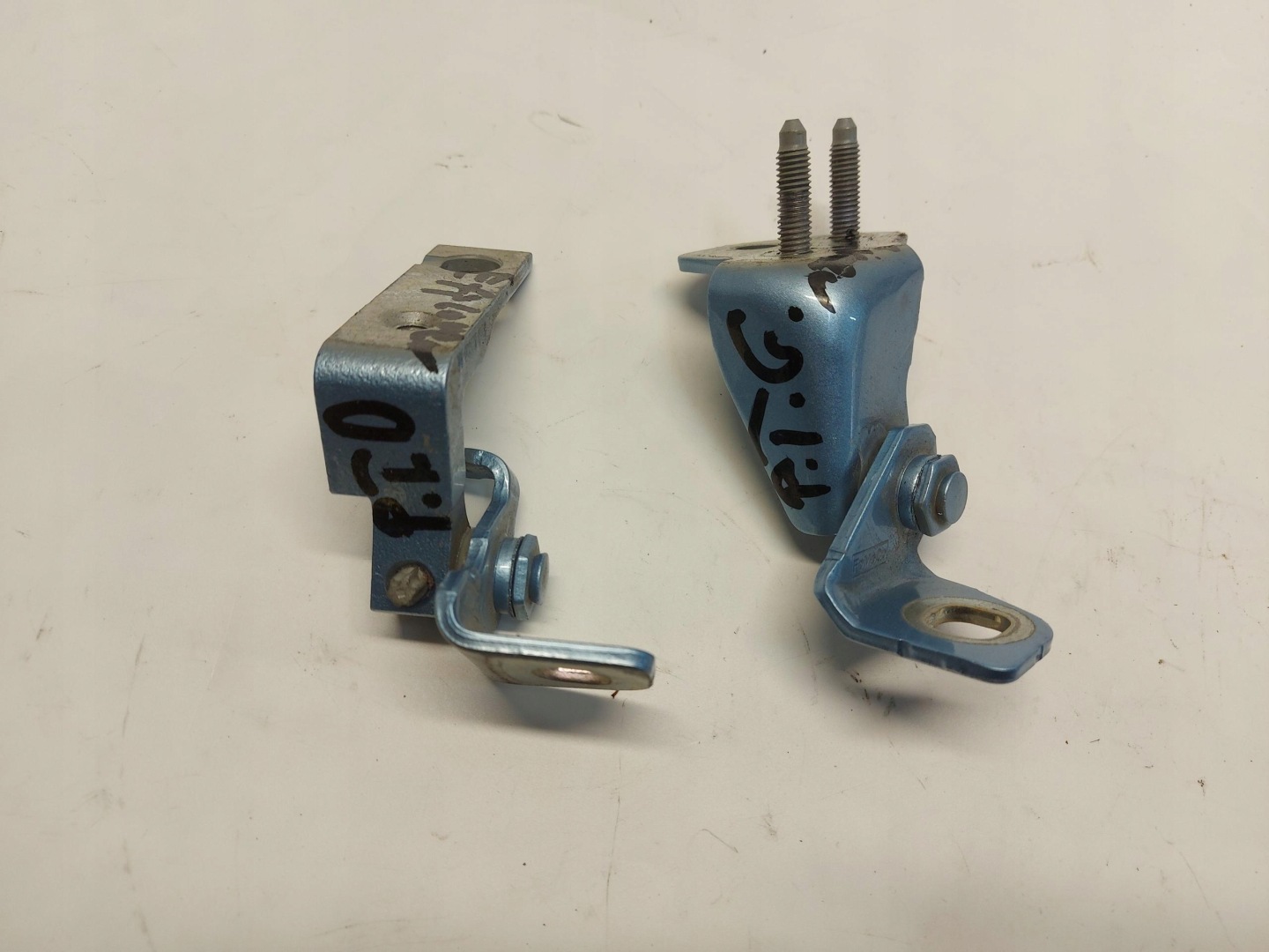 Ford Explorer VII R2KB, hinge door right rear part GORA DOL
