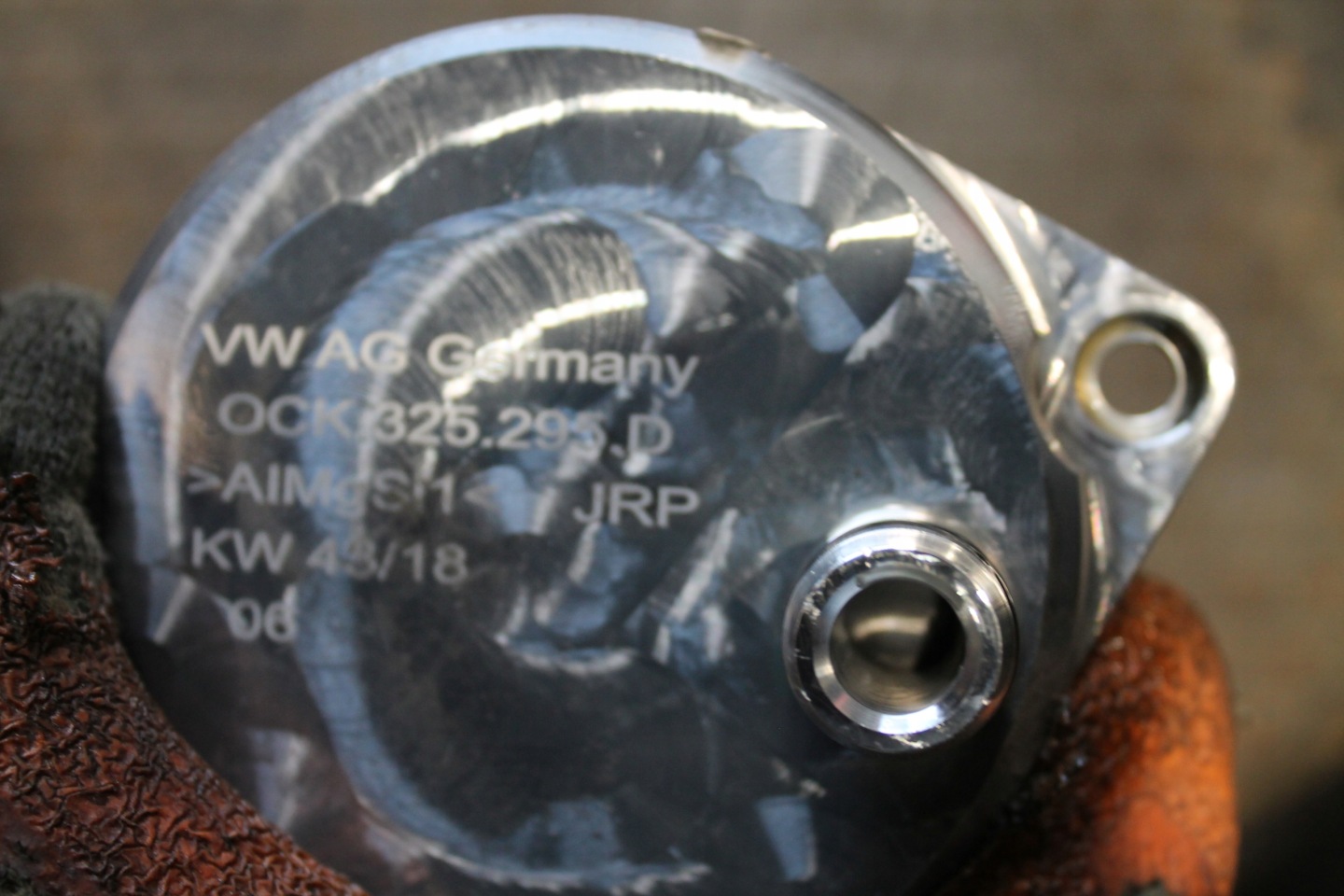 2299. batteria pressione cambio ingranaggi AUDI 0CK325295D