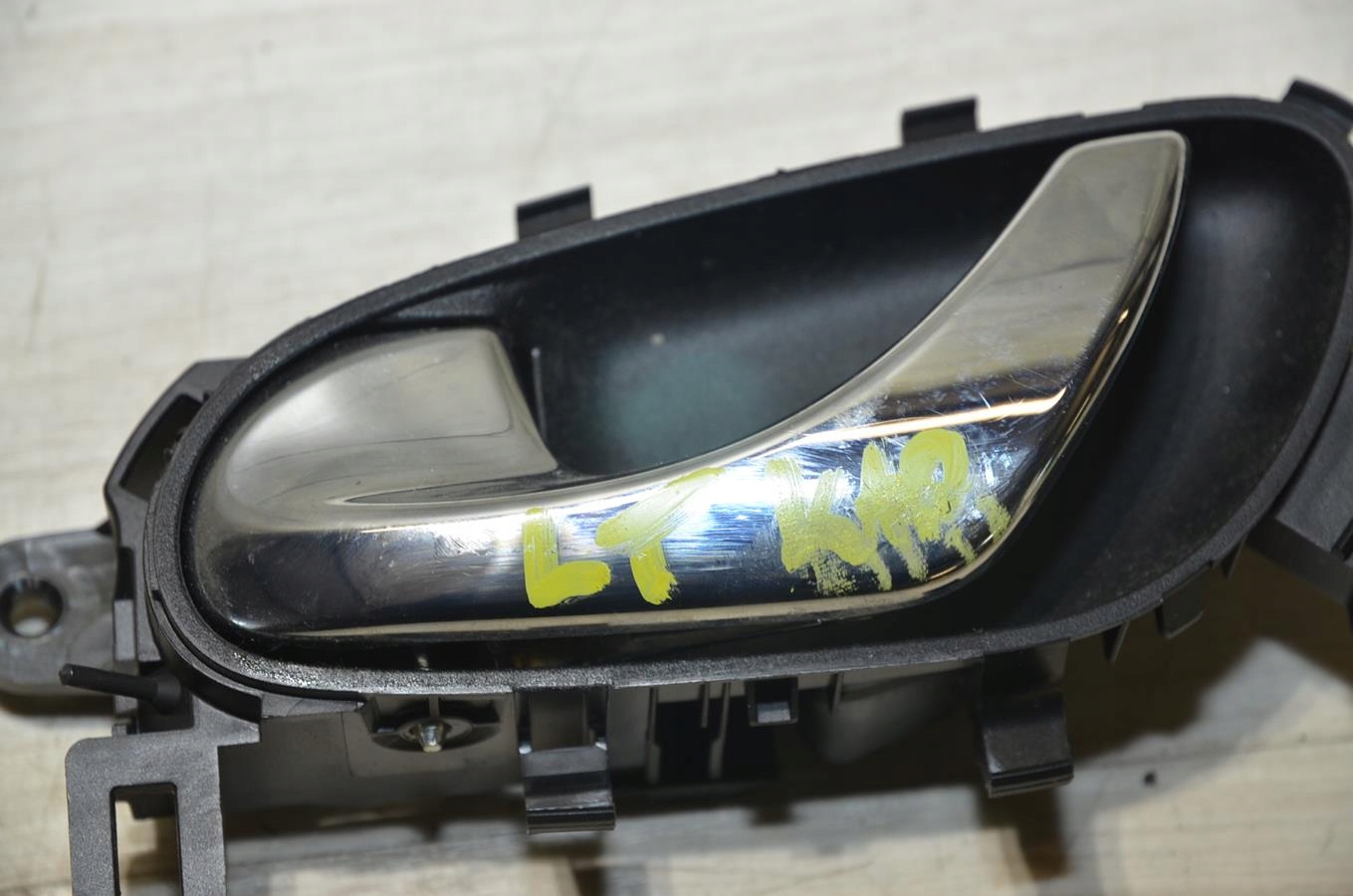 handle inner left rear part Renault Kadjar