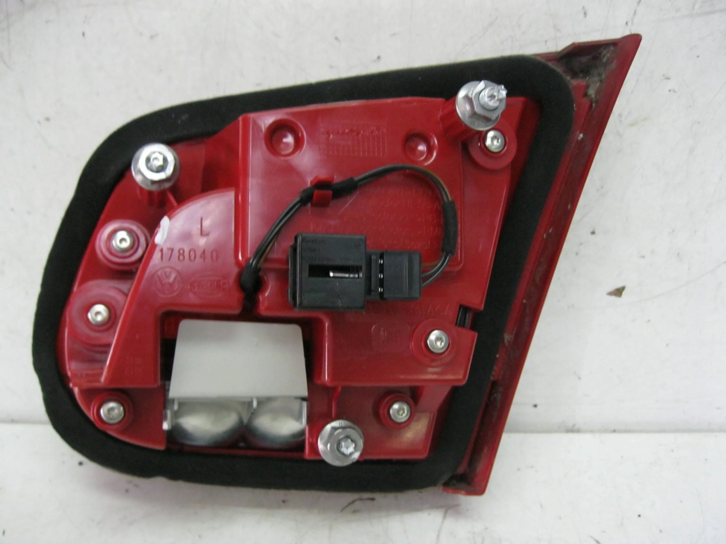 light rear part left to the bonnet 6V6945096 Vw Eos Lift