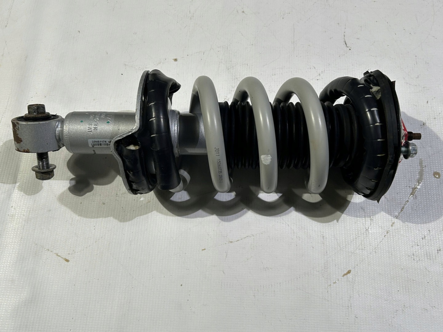 shock absorber front front right Nissan Titan 2016r