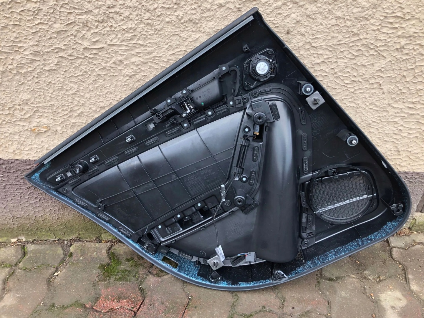 AUDI A4 B8 LIFT side upholstery right rear part 0117