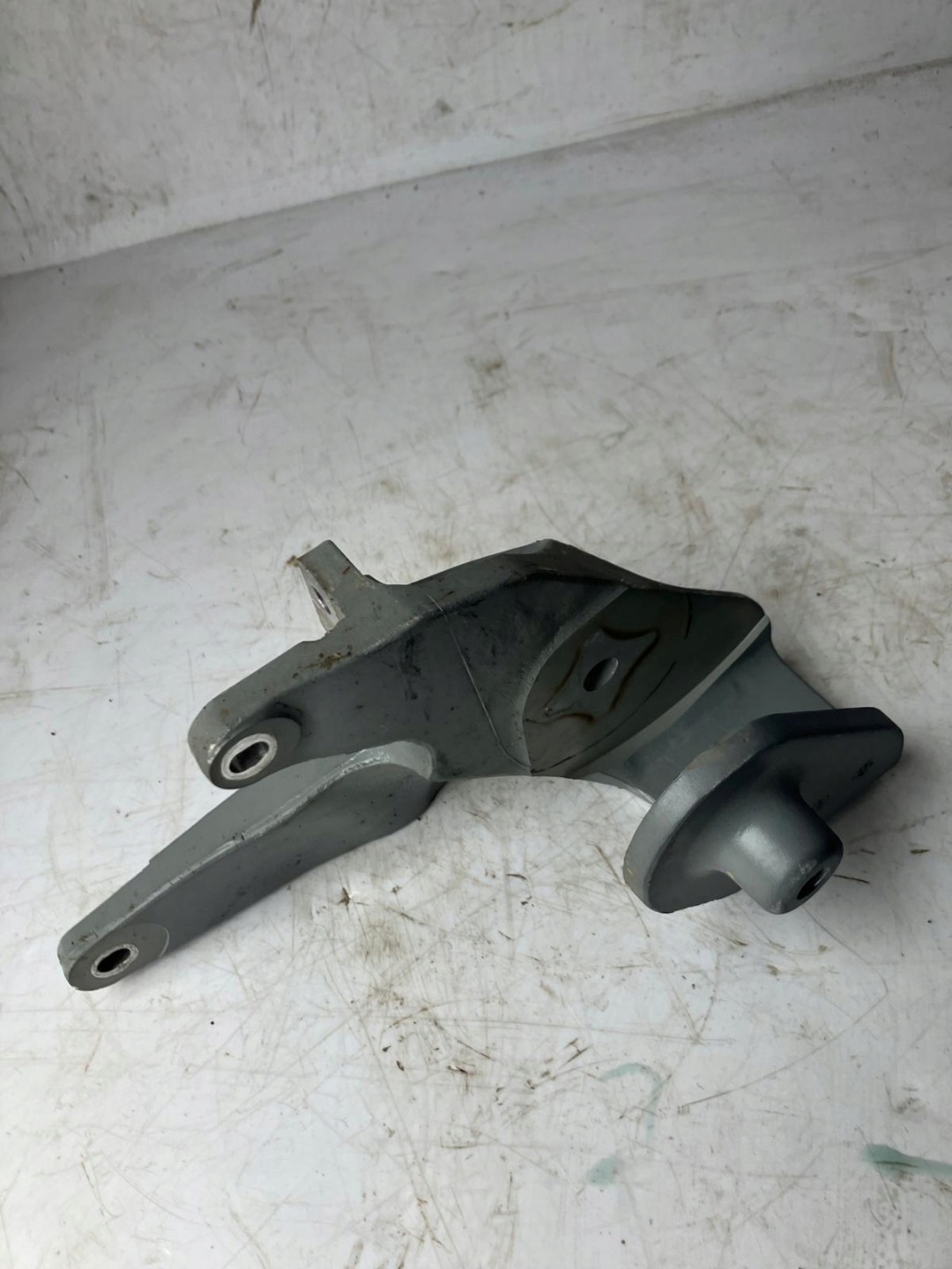 holder engine mount TESLA MODEL S 1077751-00 //