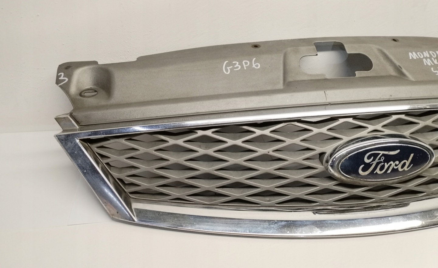Grille Ford Mondeo Mk3 ST 2S7Y8A100AAW