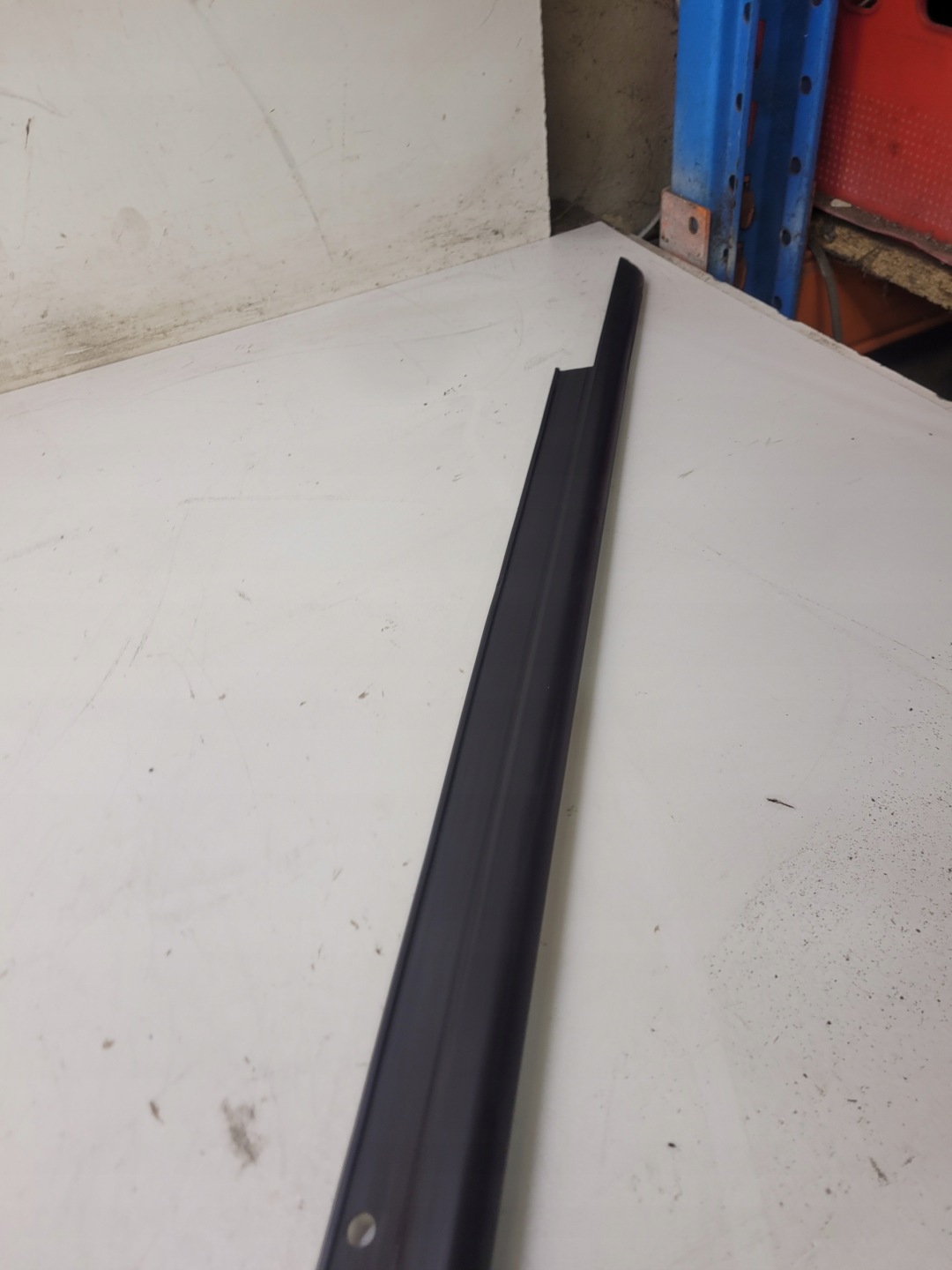 moulding dust left front AUDI A1 8X3837477