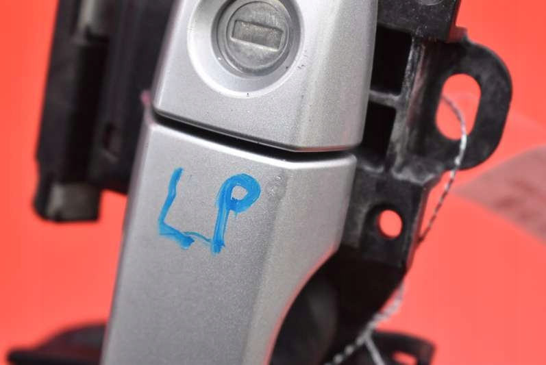 handle left front front 1F7 TOYOTA AVENSIS T27 09-11