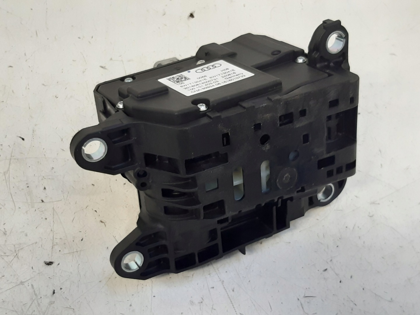 trim 8W1713041E Audi A4 B9