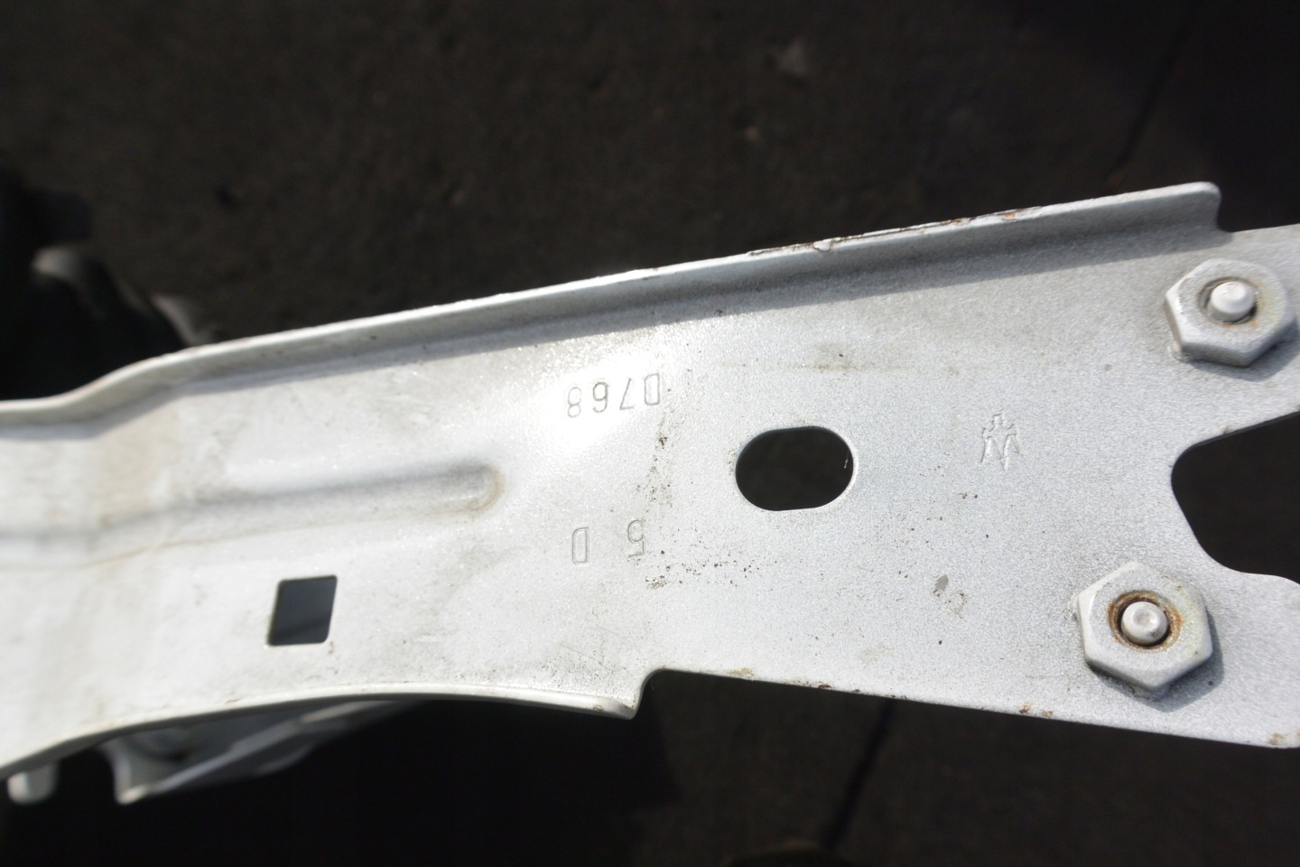 Support plaque Console Aile Gauche MASERATI QUATTROPORTE VI KOMPLET