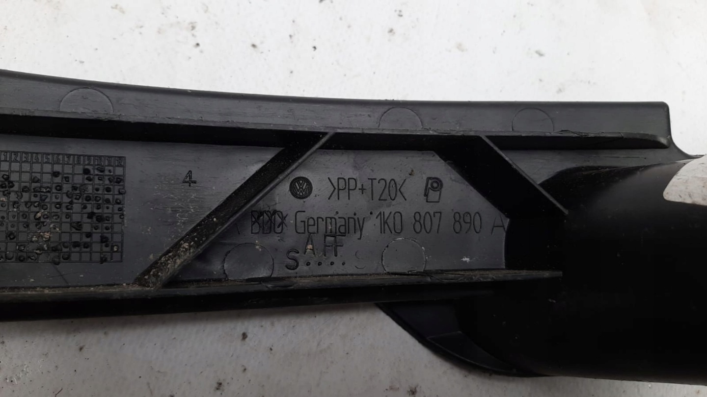 VW GOLF V 1K0 support holder REFLEKTORA right front