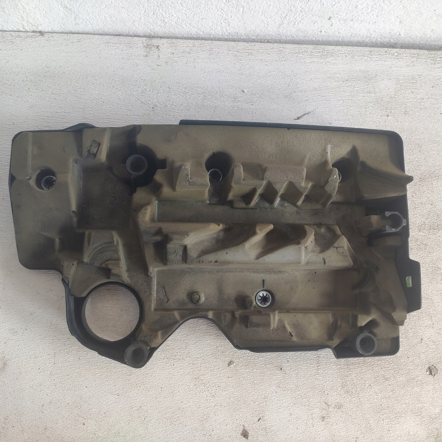 OPEL MOKKA 2015 1.6CDTI cover upper of the engine