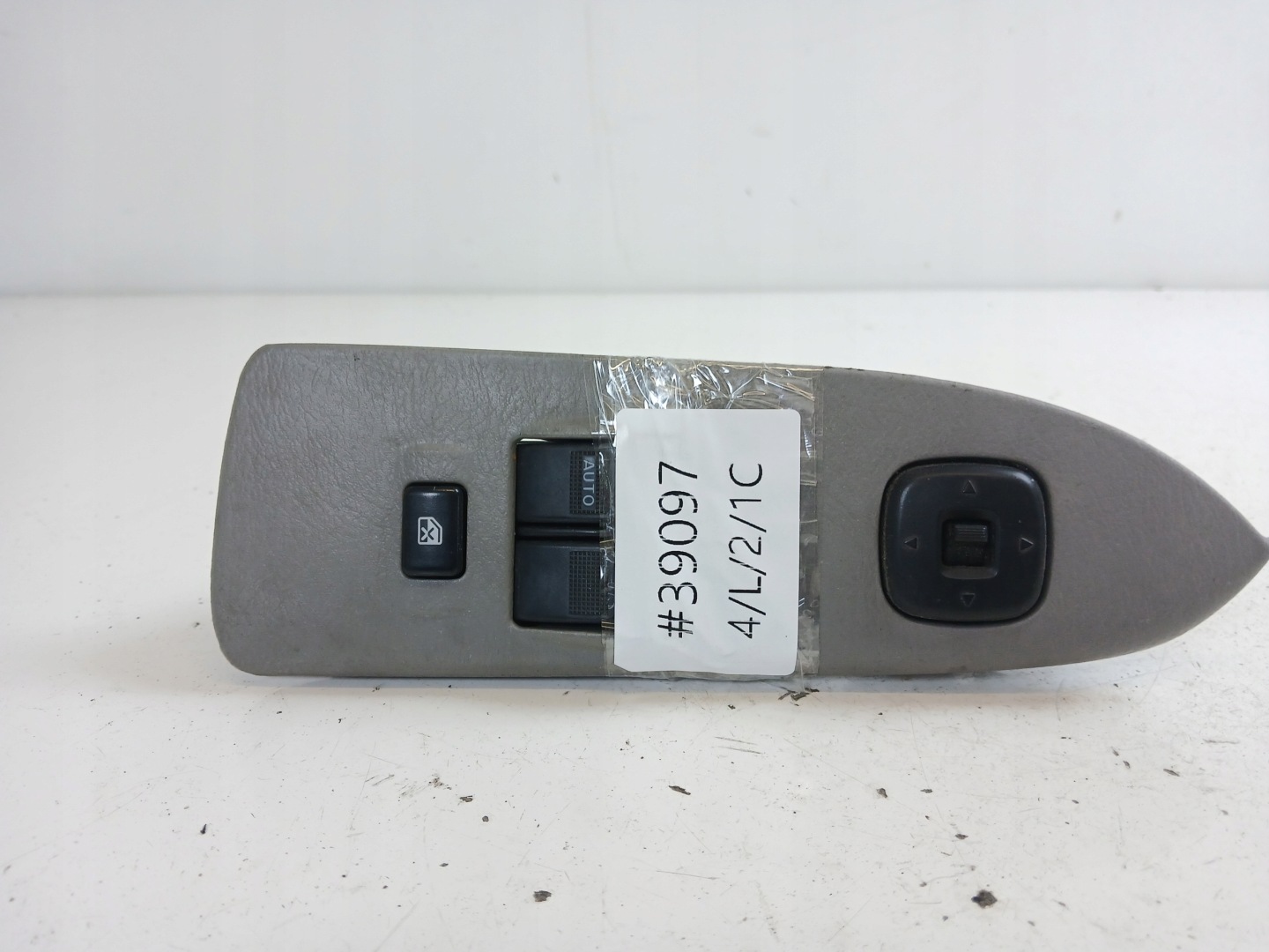 MAZDA 323F BA PANEL okna levý předek BL4D66350