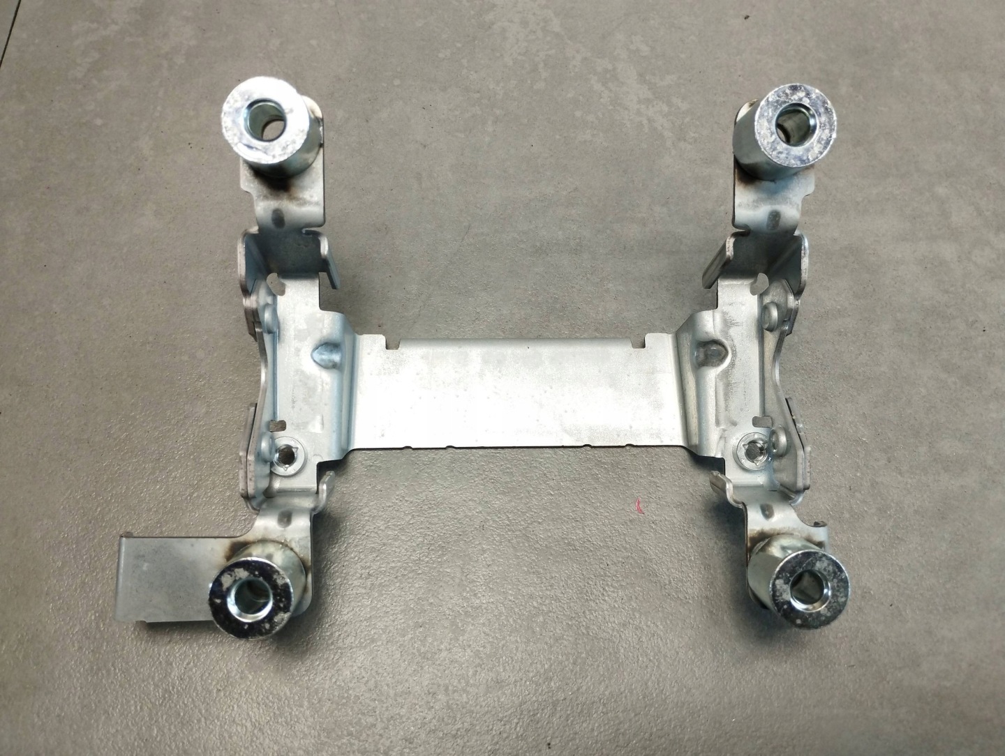 BMW 7 G11 bracket TUNELU 9301754