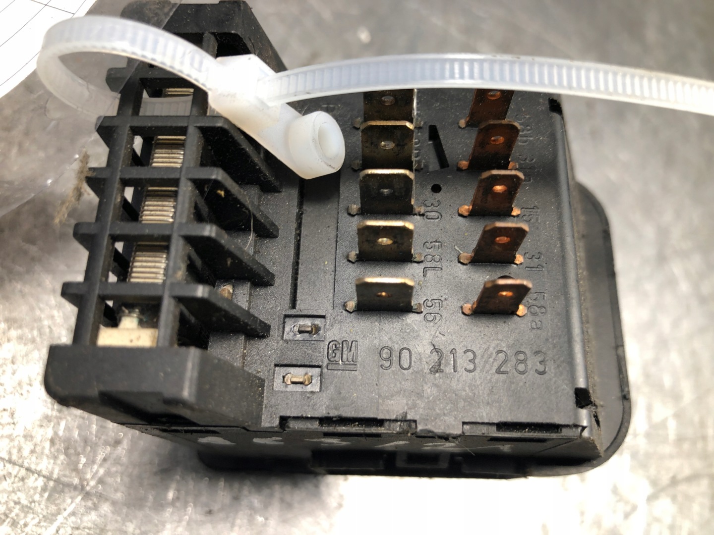 INTERRUTTORE LUCI OPEL OMEGA A 2,6B 90213283