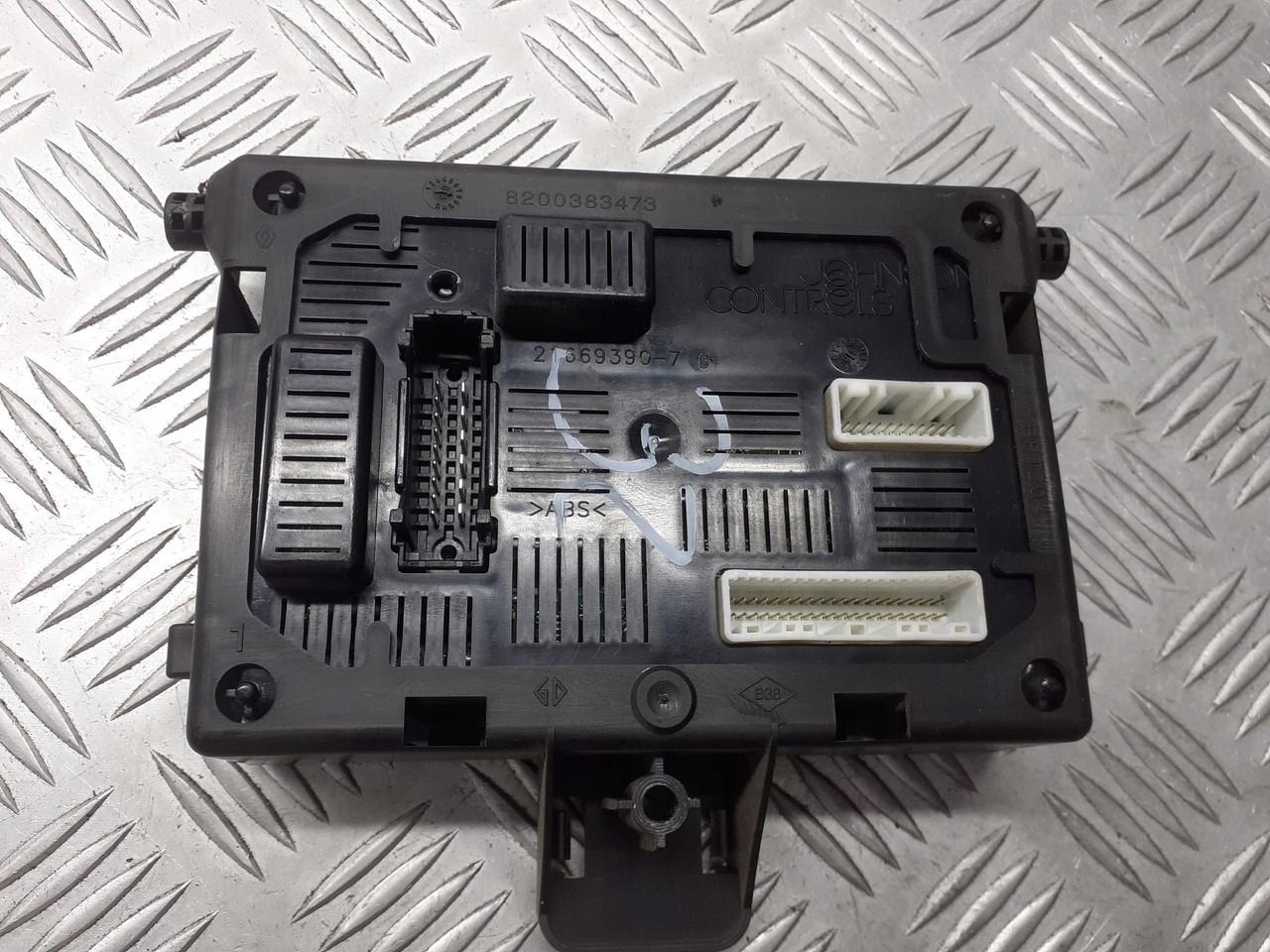 RENAULT CLIO III 1.5 DCI compartment module BSI 8200383473