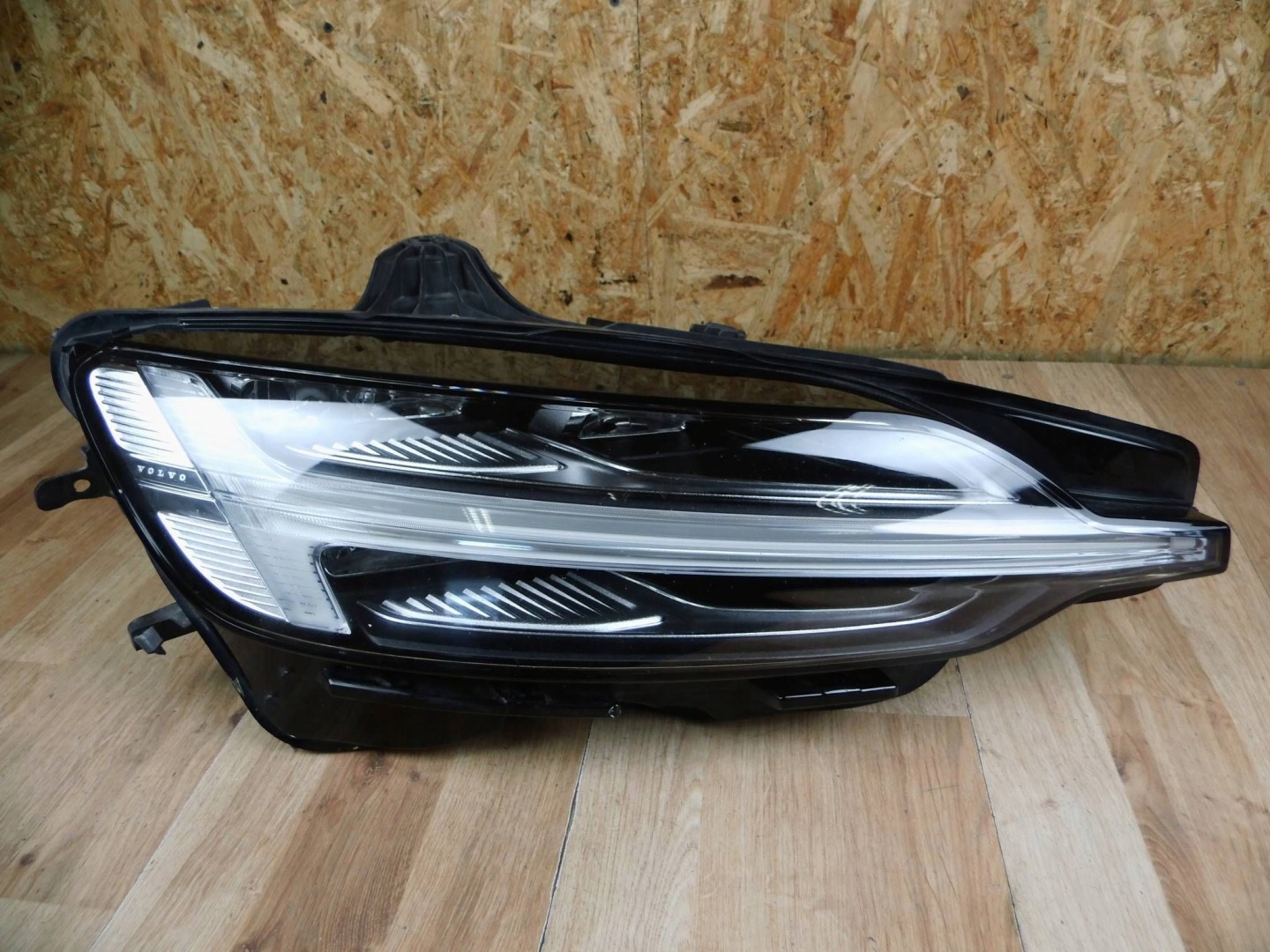 Volvo V60 S60 2022+ LIFT light right front front 32347005