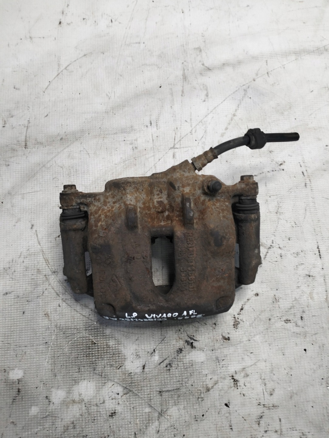 OPEL VIVARO A LIFT 2011r 2.5CDI caliper left front