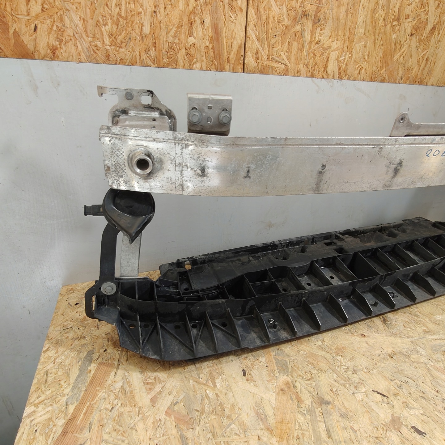 sider below bumper front plus lower plastic PEUGEOT 208 and