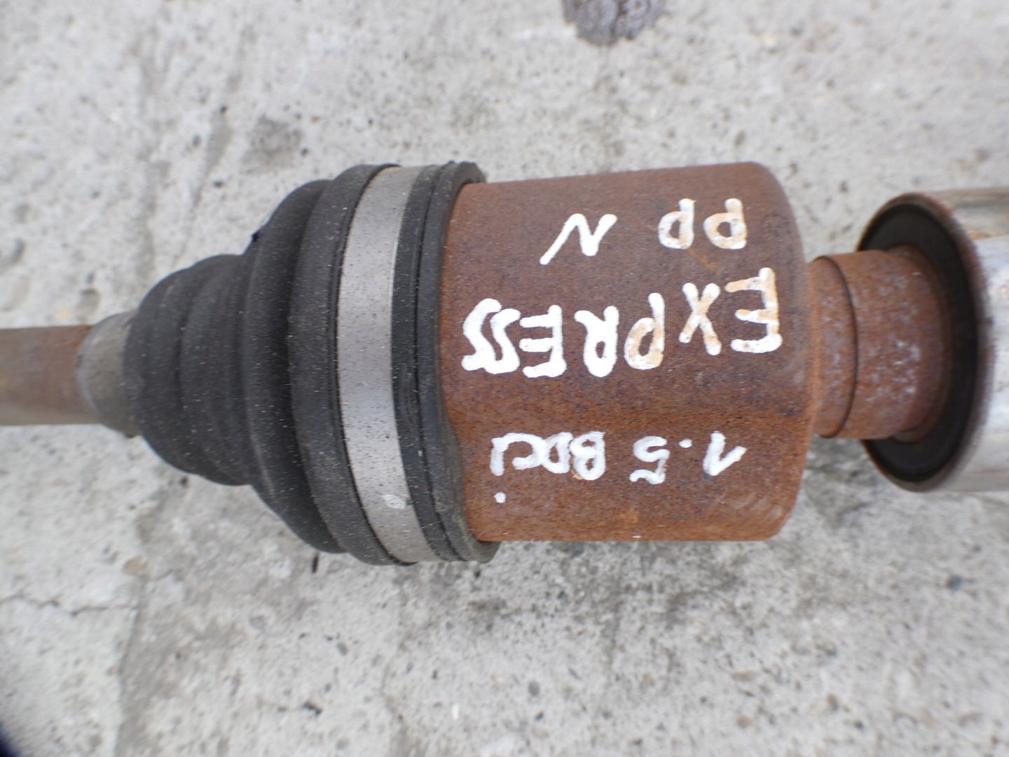RENAULT EXPRESS II 20- 1.5 DCI 95KM semi-axis right front