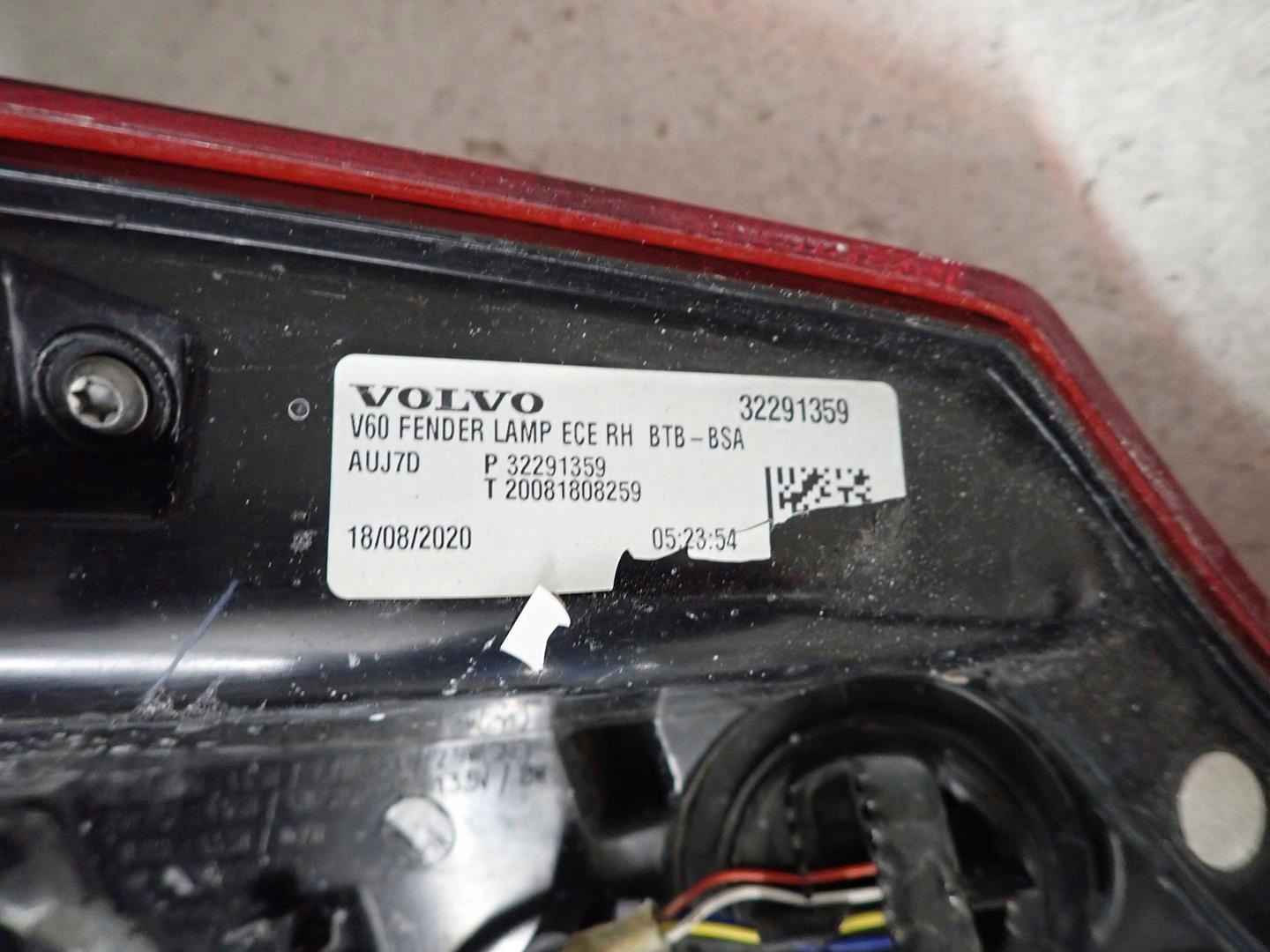 light rear part rear right VOLVO V60 II 2018- 32291359