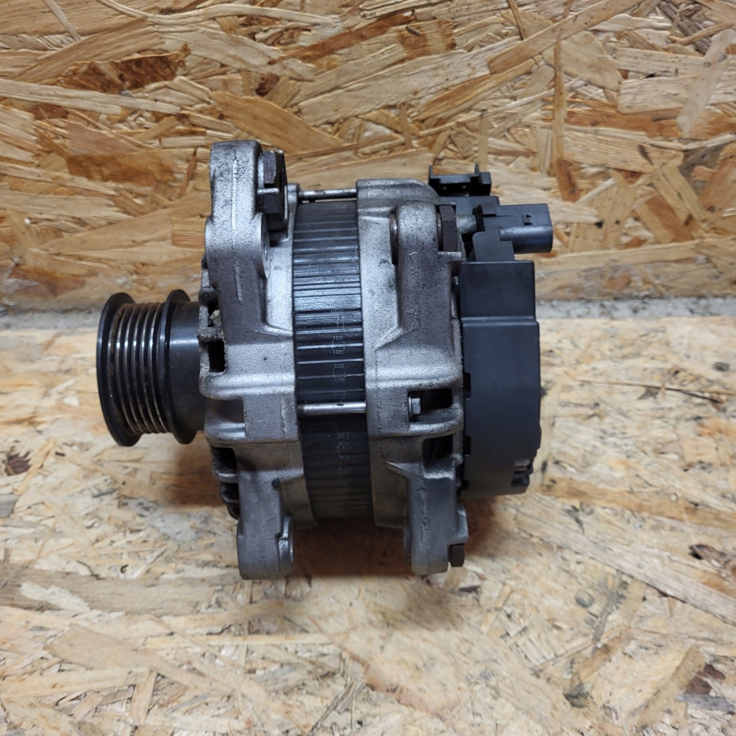 VOLVO V40 S60 V60 2.0 D2 alternator 30659580