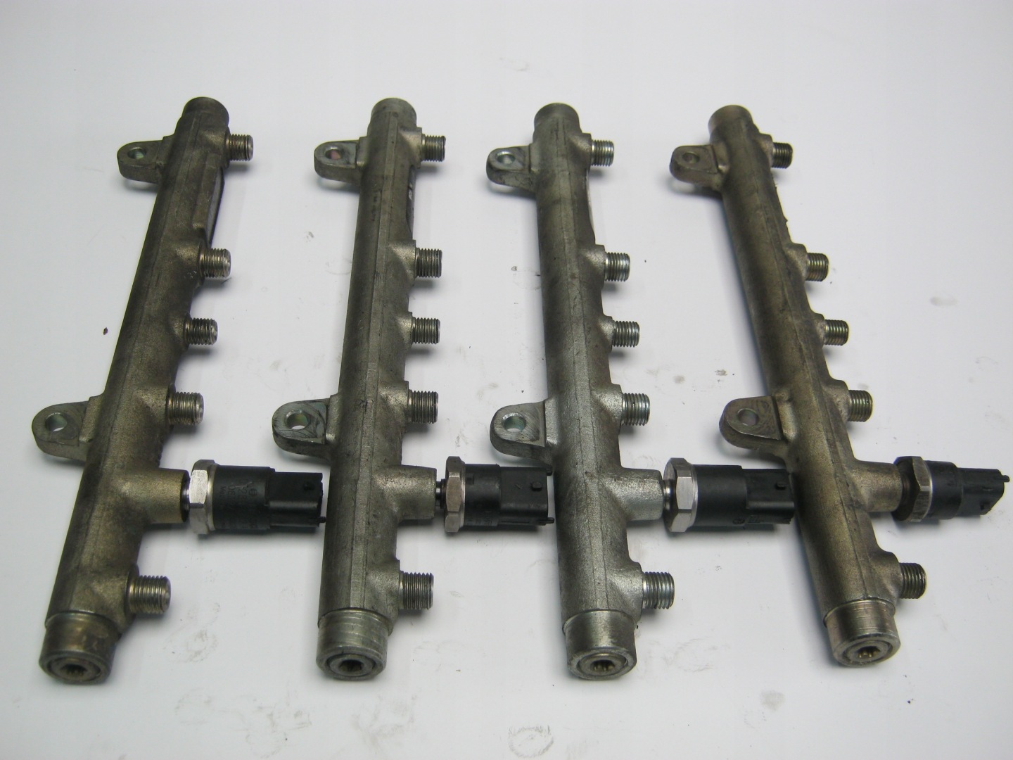 injection ramp RENAULT 1.9 DCI 0445214015