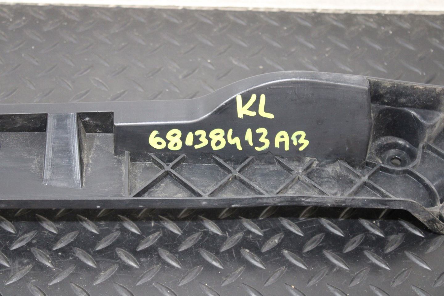 Support Support plaque Pare choc Arrière JEEP CHEROKEE KL 68138413AB