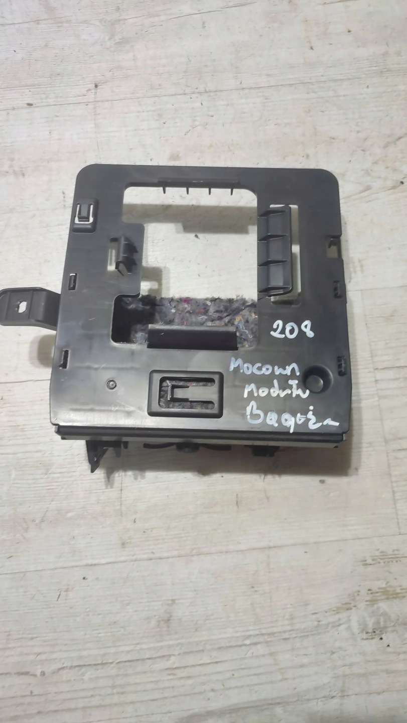 Peugeot 208 II 23r 1.2 holder modulu boot