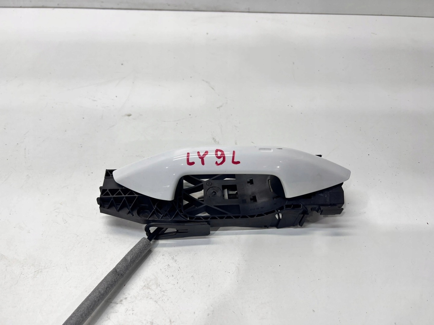 handle holder left front or rear part AUDI A3 8Y 8Y0837205A