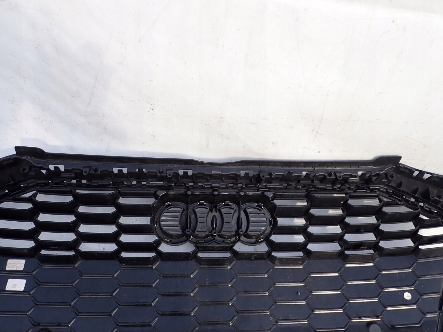 AUDI A3 8Y0 S-LINE 20- grill grille radiator