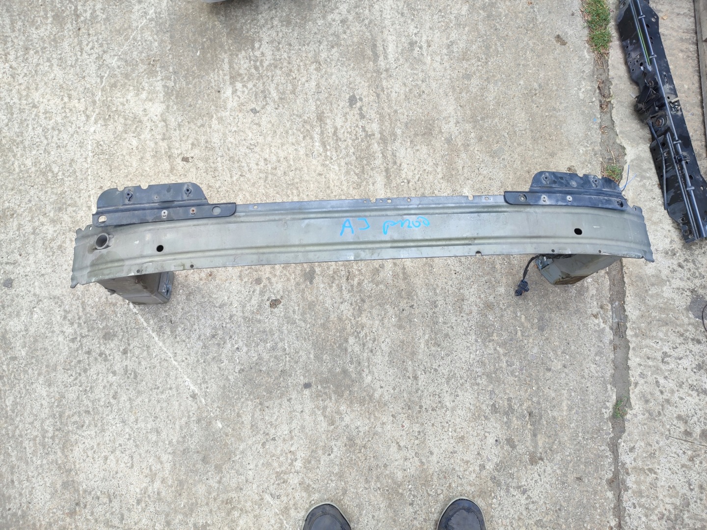 sider pillar of a bumper front Opel Astra J Z177