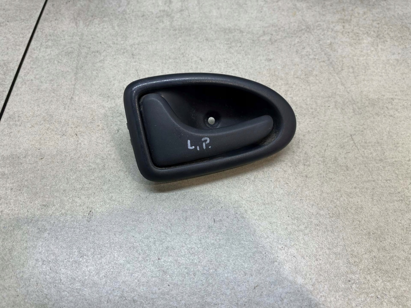 handle inner left front OPEL VIVARO and 2.5 CDTI 8200028994