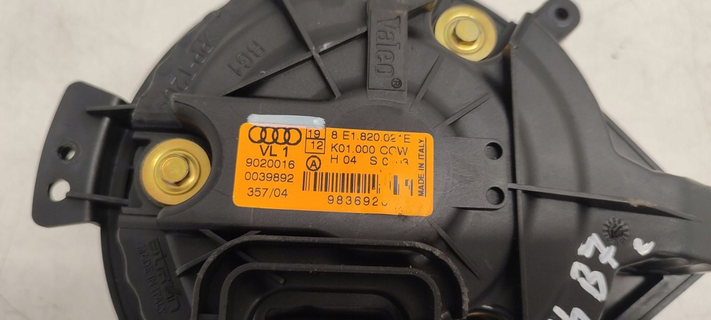 tOPENÍ ventilátor klími Audi A4 B7 1,8T Benzín