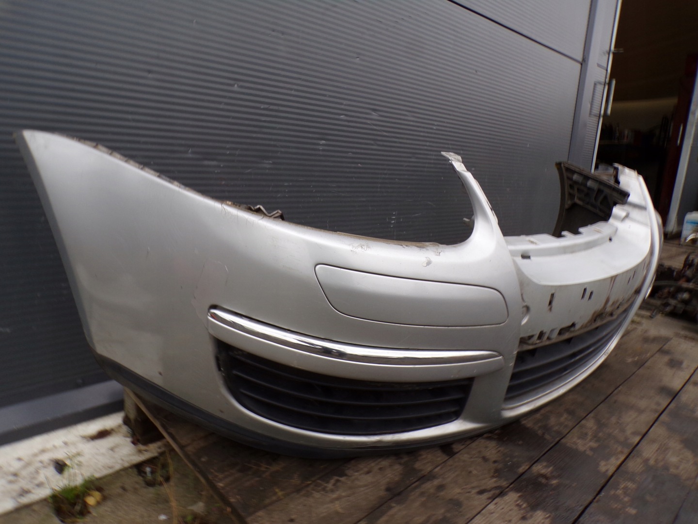 front bumper front VOLKSWAGEN GOLF 5 V KOMBI JETTA colour LA7W